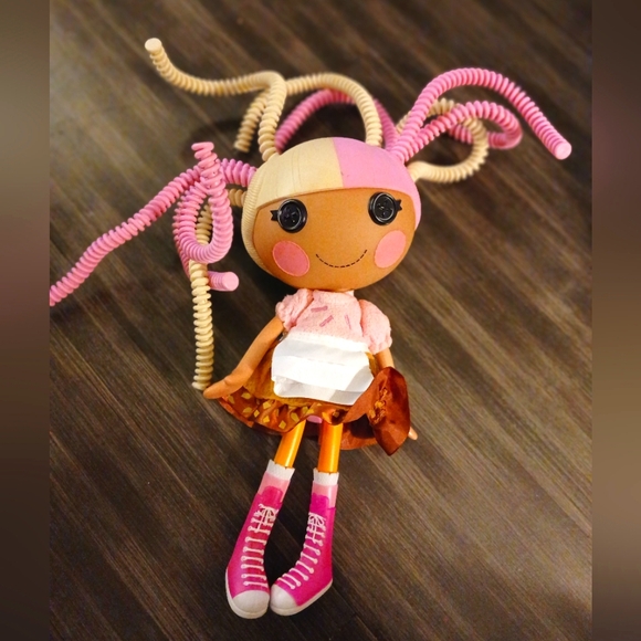 Lalaloopsy Silly Hair Doll- Scoops Waffle Cone- 2010 - Picture 1 of 1